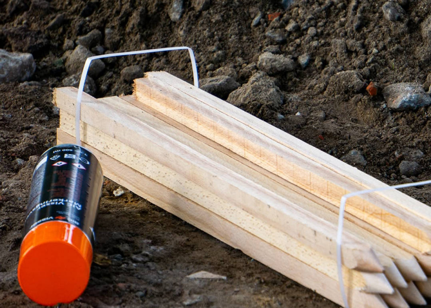 Perceel opmeten en piketpaaltjes plaatsen